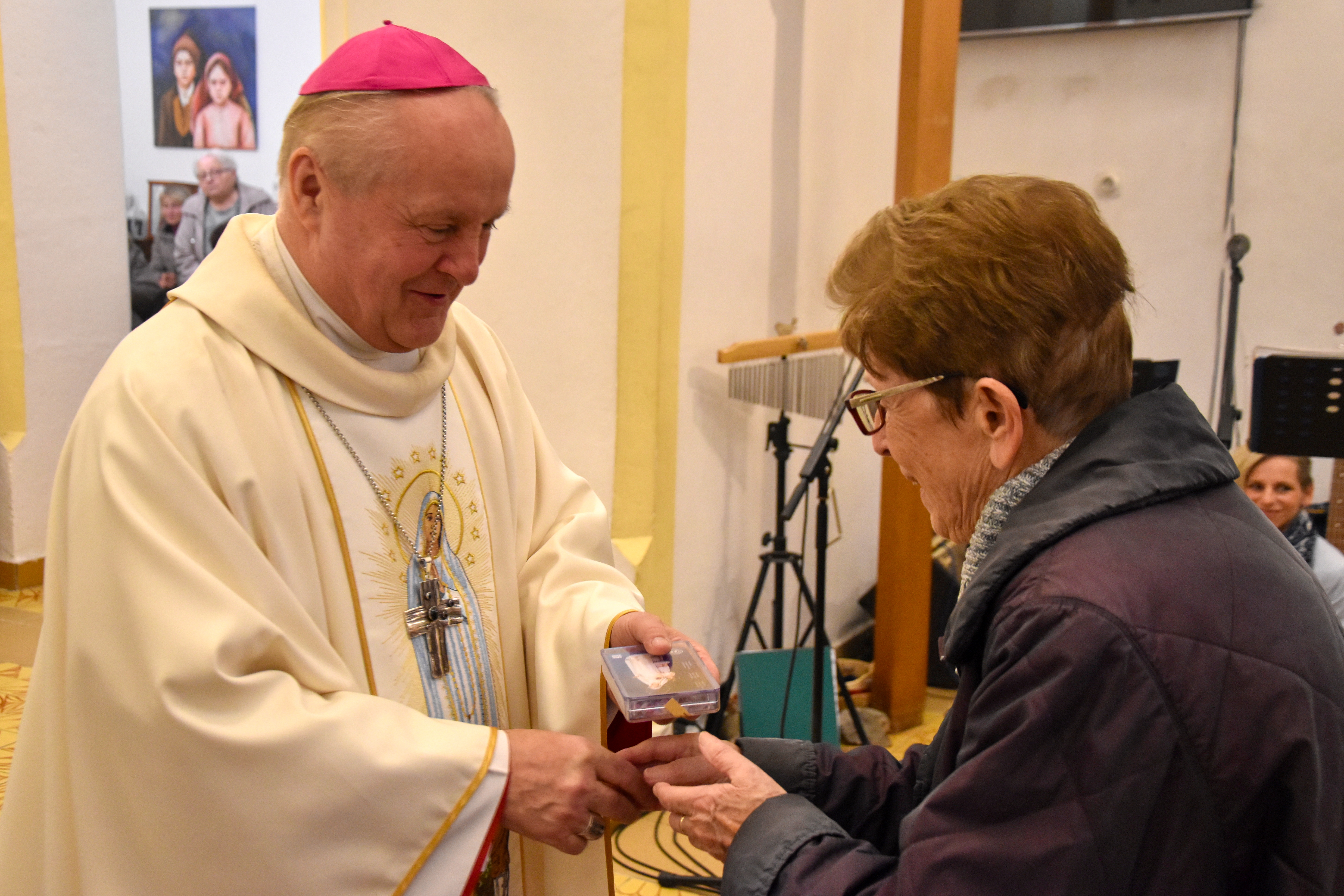 Diecézní biskup předal ocenění členům Fatimského apoštolátu